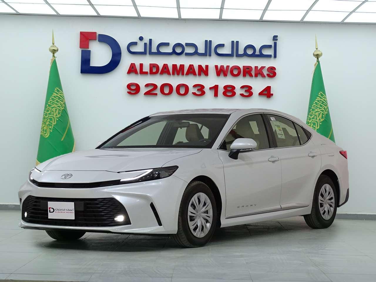 تويوتا كامري E بنزين 2025